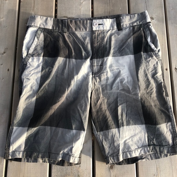 O’Neill Maverick Series Checkered Grey Shorts - Picture 1 of 4